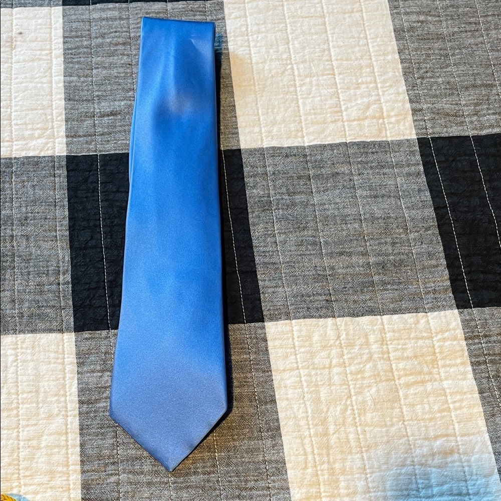 Elegant Blue Silk Tie